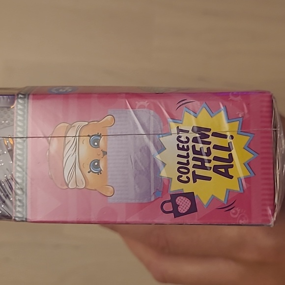 NWT/NIB Shopkins Season 5 Carrying Case with 2 Exclusive Glitz Characters - Picture 9 of 12